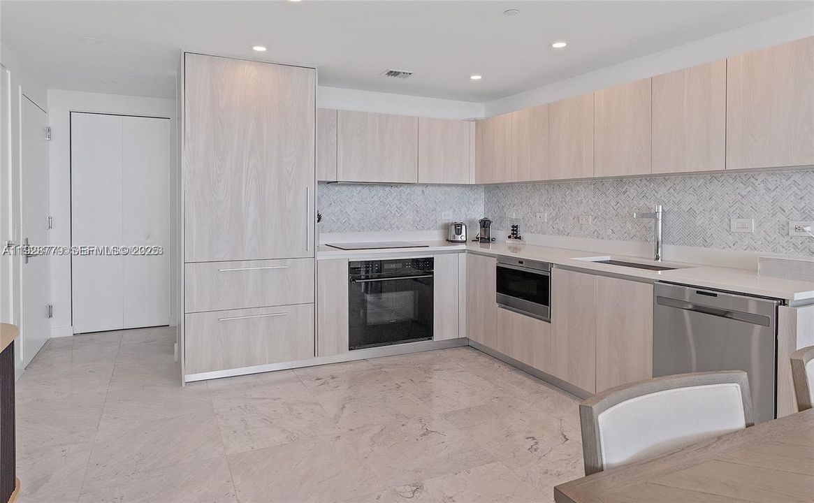 В аренду: $8,750 (3 спален, 3 ванн, 1526 Квадратных фут)