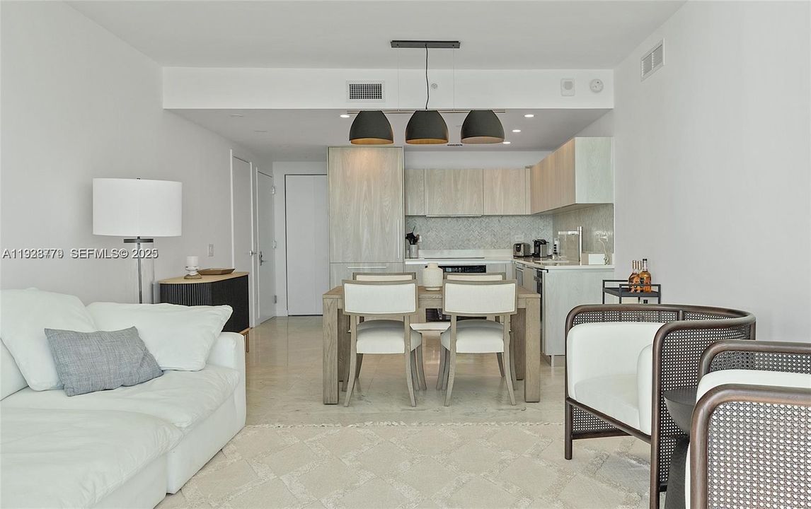 В аренду: $8,750 (3 спален, 3 ванн, 1526 Квадратных фут)