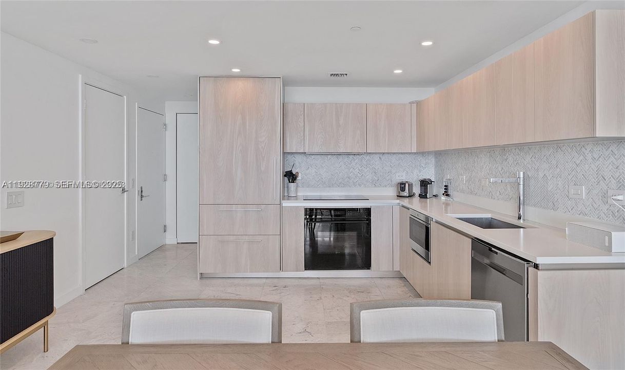 В аренду: $8,750 (3 спален, 3 ванн, 1526 Квадратных фут)