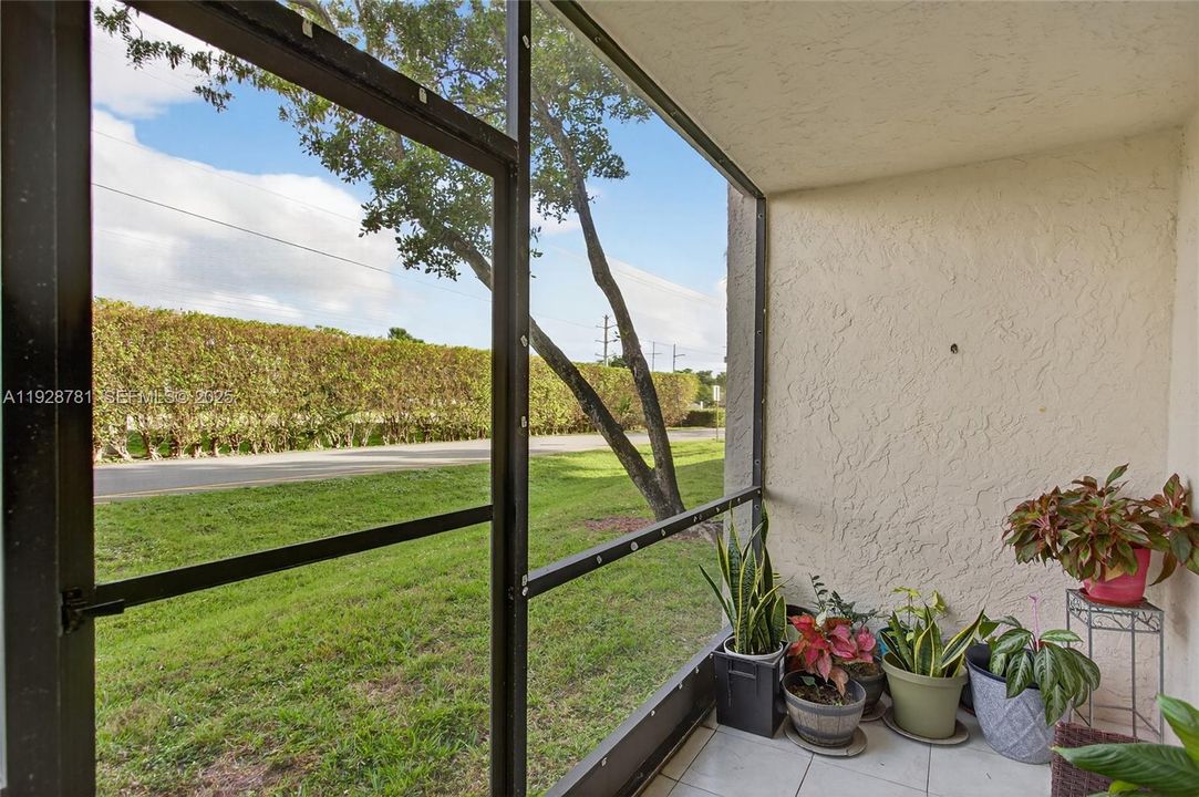 For Sale: $204,900 (2 beds, 2 baths, 995 Square Feet)