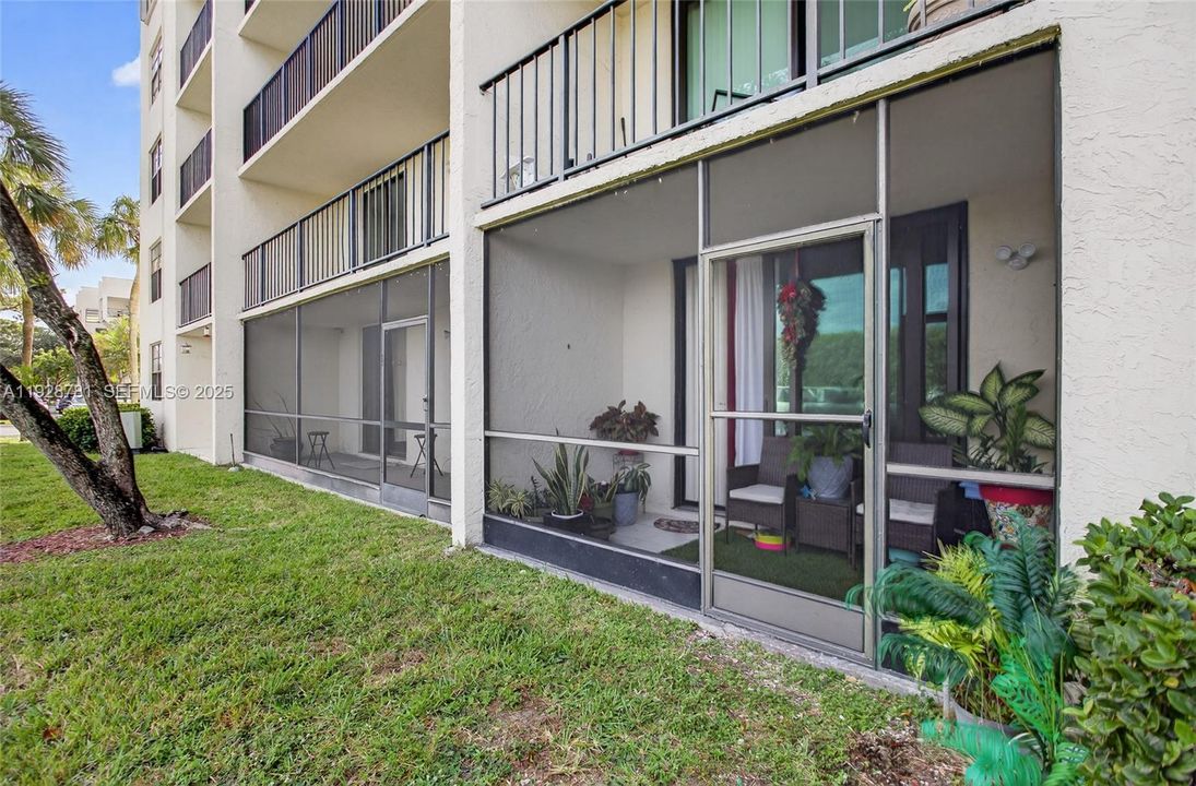 For Sale: $204,900 (2 beds, 2 baths, 995 Square Feet)