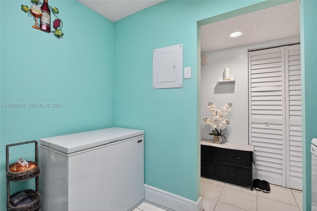 For Sale: $204,900 (2 beds, 2 baths, 995 Square Feet)