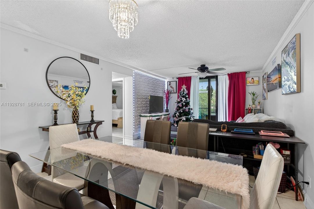 For Sale: $204,900 (2 beds, 2 baths, 995 Square Feet)