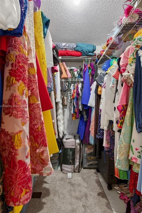 For Sale: $204,900 (2 beds, 2 baths, 995 Square Feet)