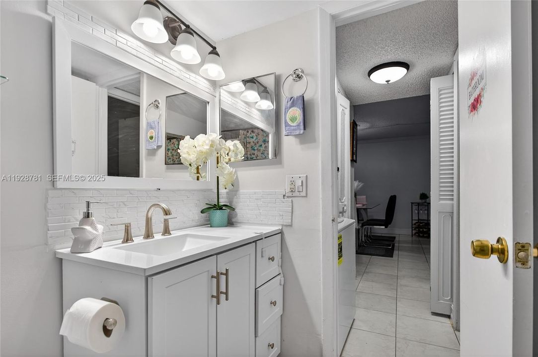 For Sale: $204,900 (2 beds, 2 baths, 995 Square Feet)