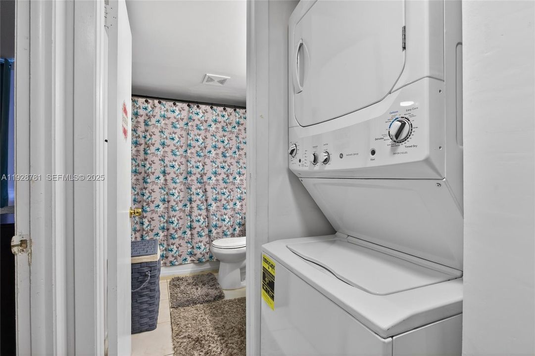 For Sale: $204,900 (2 beds, 2 baths, 995 Square Feet)