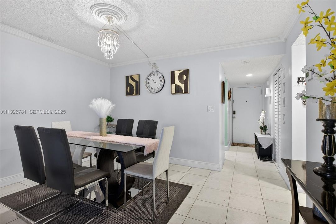 For Sale: $204,900 (2 beds, 2 baths, 995 Square Feet)