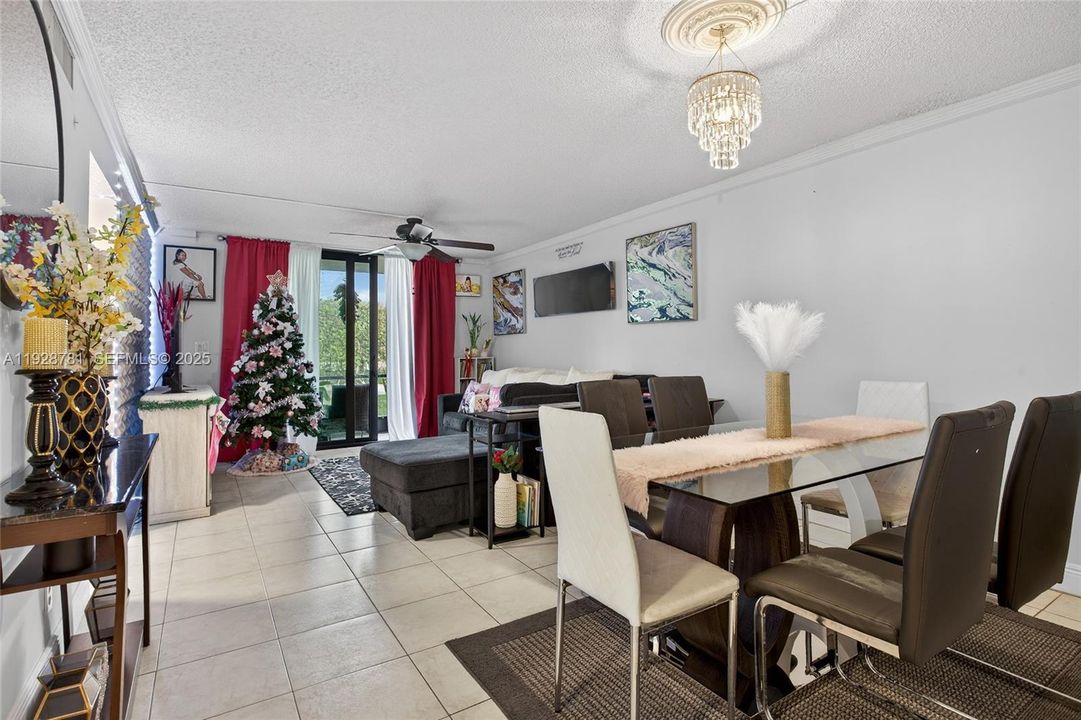 For Sale: $204,900 (2 beds, 2 baths, 995 Square Feet)