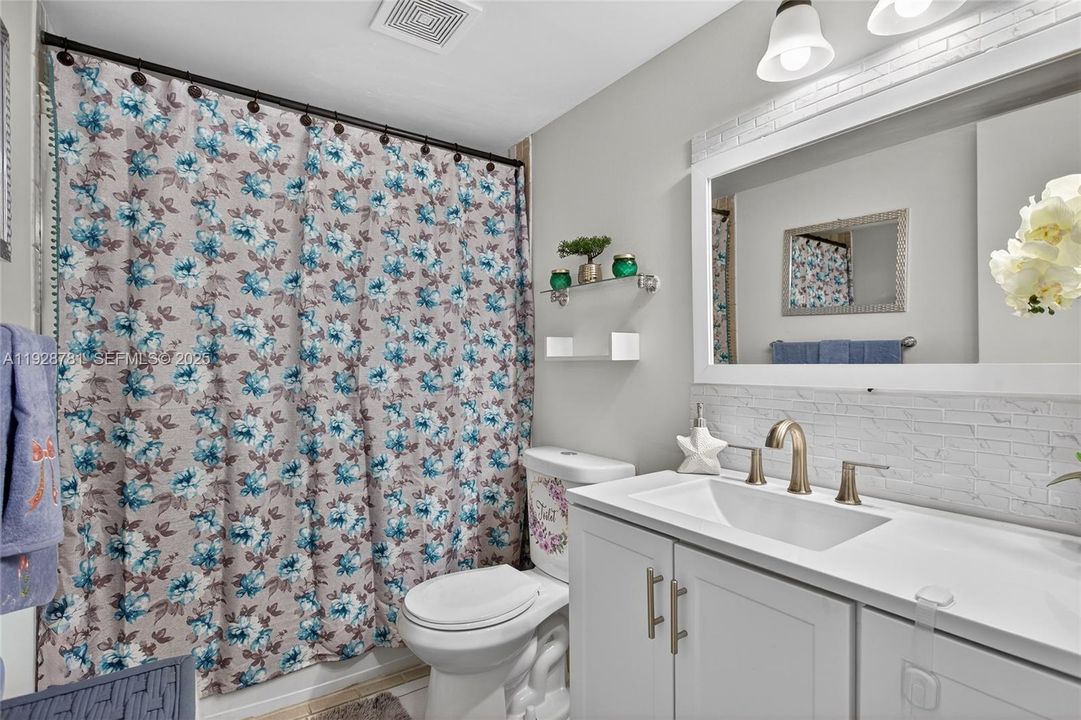 For Sale: $204,900 (2 beds, 2 baths, 995 Square Feet)