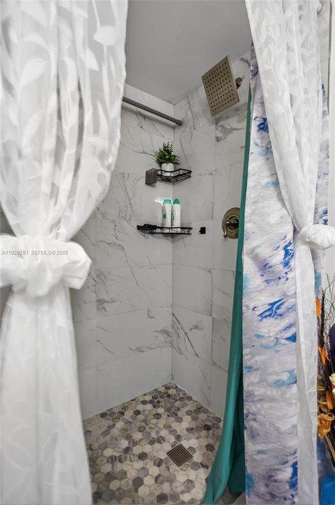 For Sale: $204,900 (2 beds, 2 baths, 995 Square Feet)