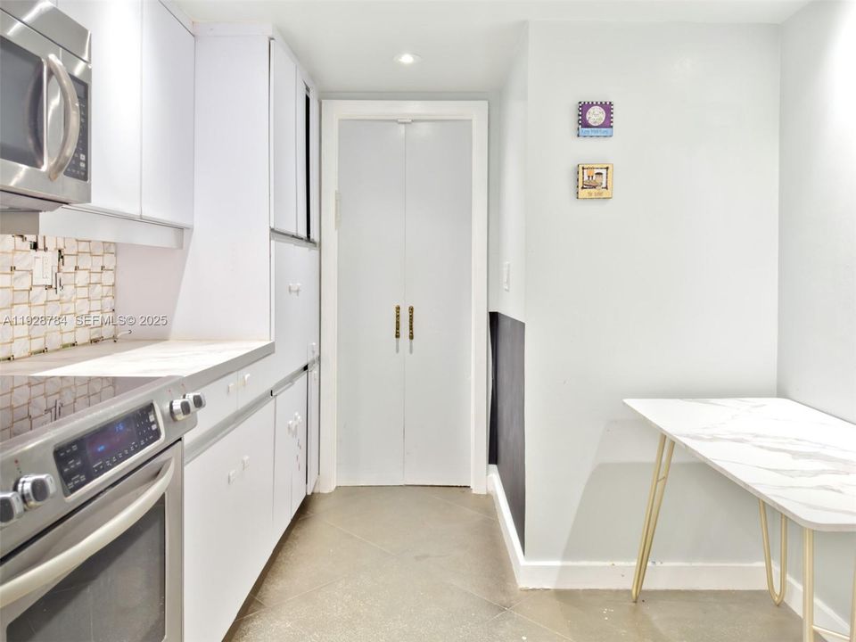 На продажу: $589,000 (2 спален, 2 ванн, 1780 Квадратных фут)