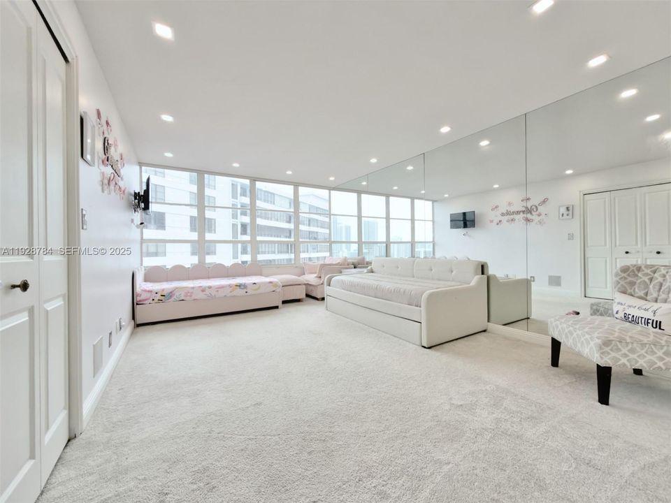 На продажу: $589,000 (2 спален, 2 ванн, 1780 Квадратных фут)