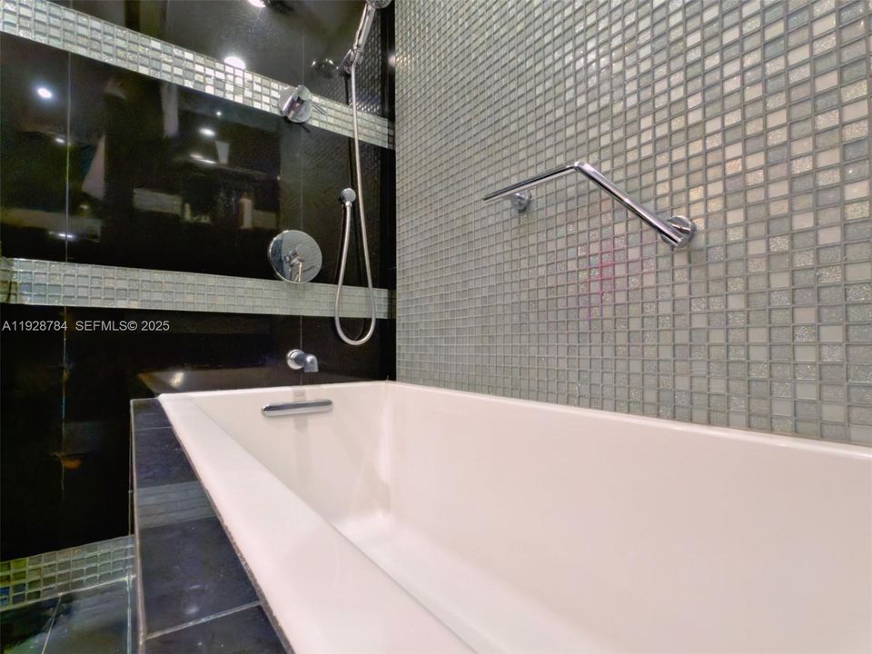 На продажу: $589,000 (2 спален, 2 ванн, 1780 Квадратных фут)