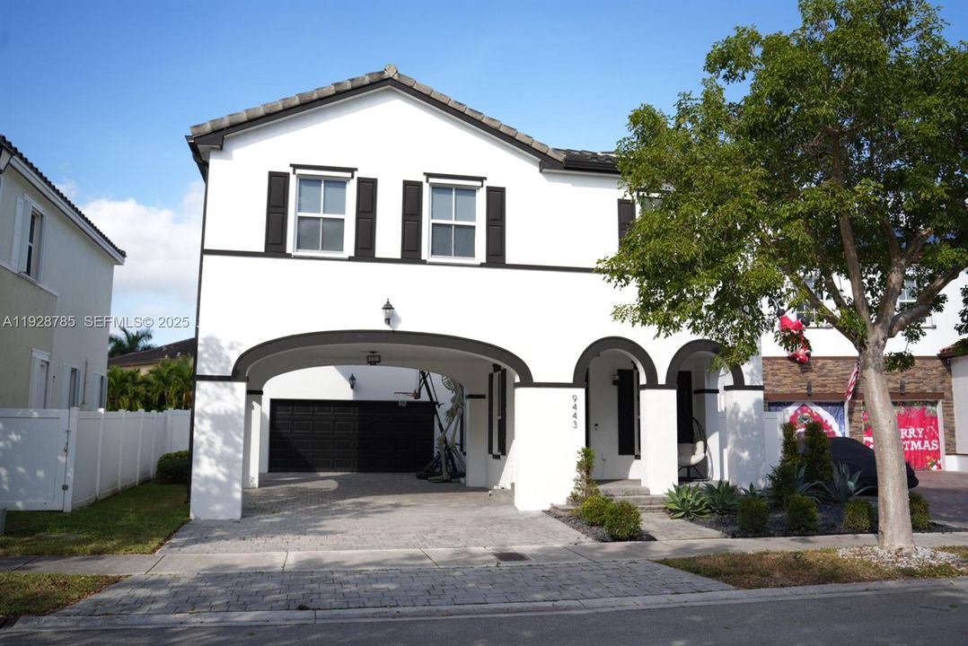 En Venta: $1,100,000 (5 camas, 5 baños, 3344 Pies cuadrados)