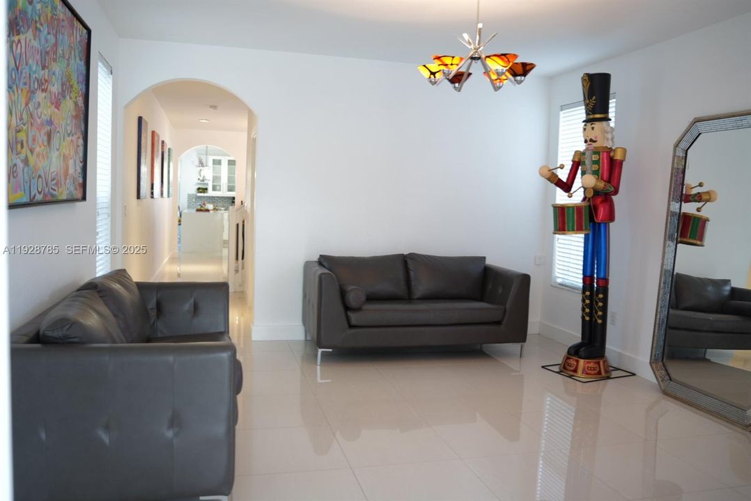 En Venta: $1,100,000 (5 camas, 5 baños, 3344 Pies cuadrados)