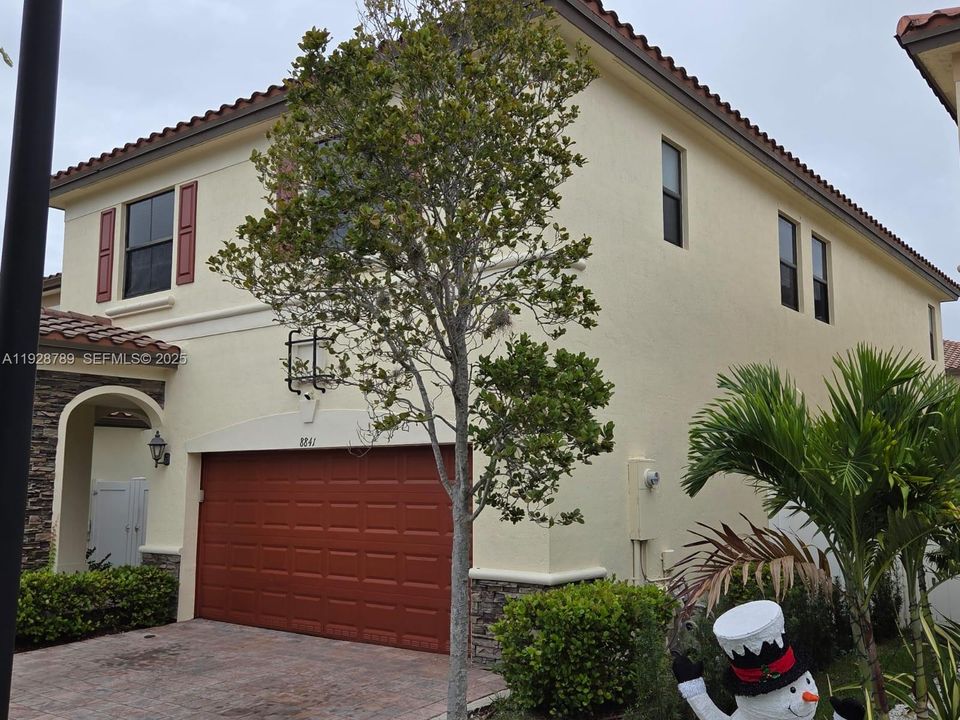 For Rent: $4,999 (5 beds, 4 baths, 2759 Square Feet)