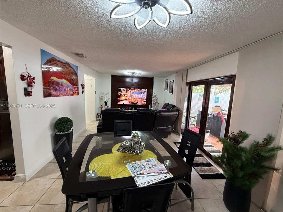 For Sale: $495,000 (3 beds, 2 baths, 1530 Square Feet)