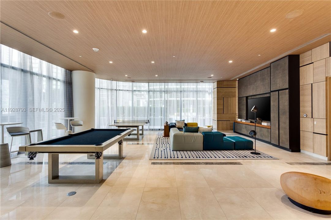 В аренду: $6,000 (2 спален, 2 ванн, 1048 Квадратных фут)