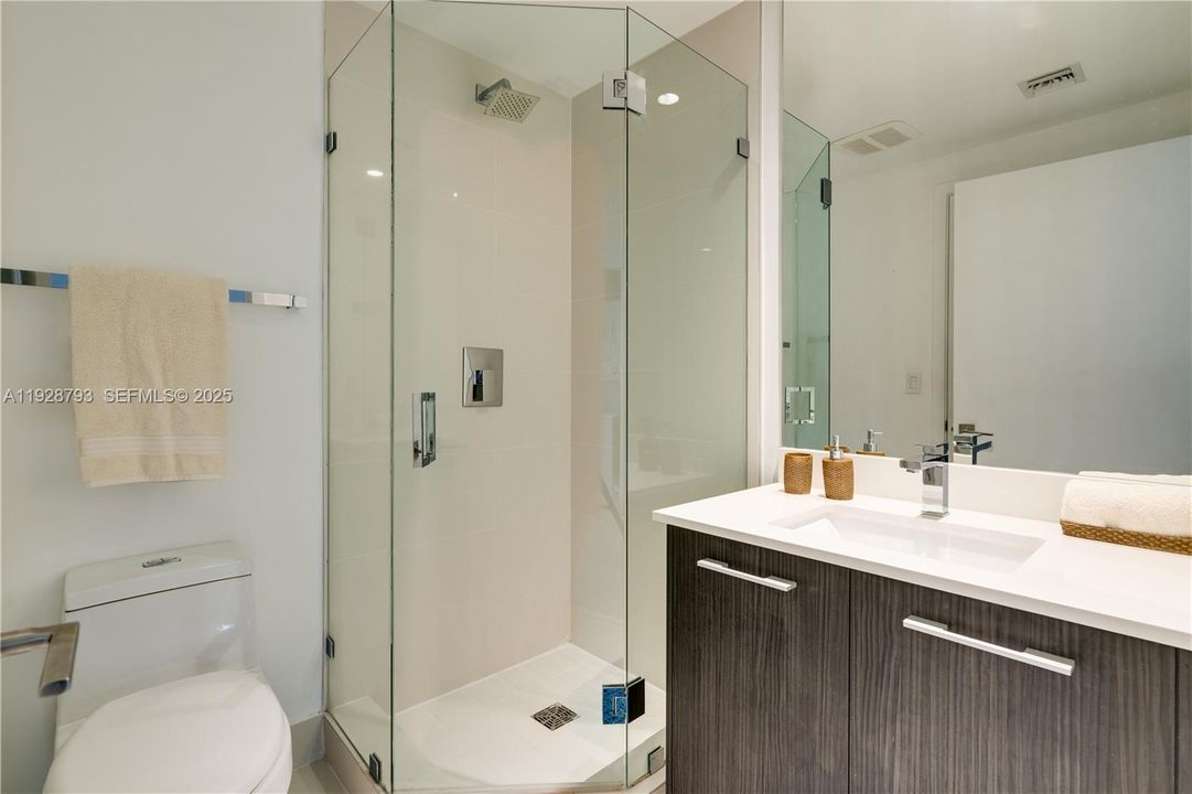 В аренду: $6,000 (2 спален, 2 ванн, 1048 Квадратных фут)