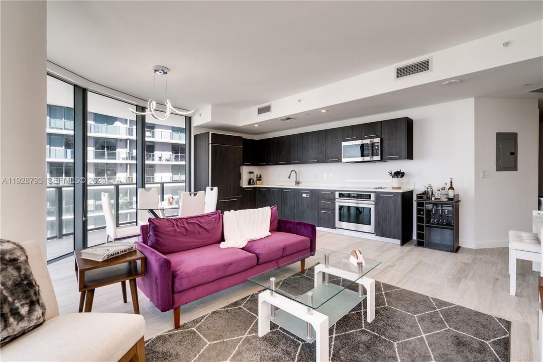 В аренду: $6,000 (2 спален, 2 ванн, 1048 Квадратных фут)