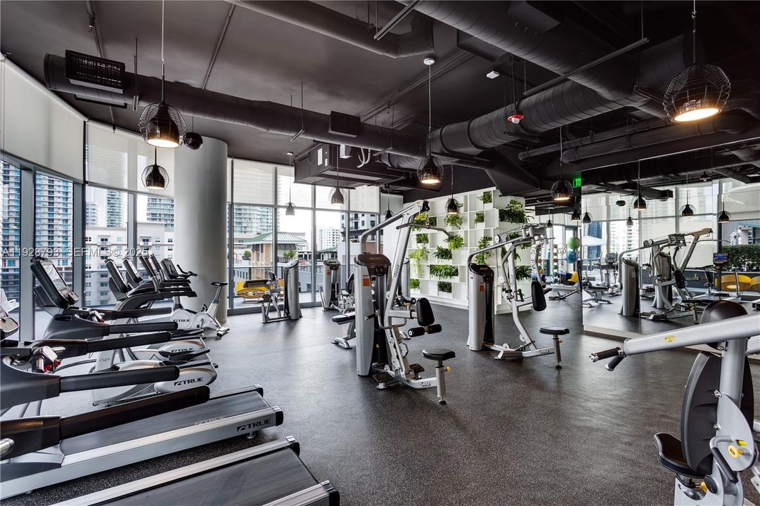 В аренду: $6,000 (2 спален, 2 ванн, 1048 Квадратных фут)