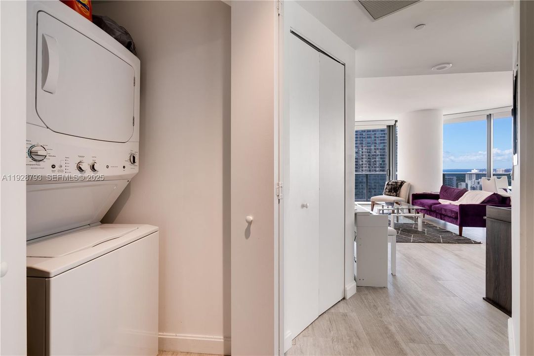 В аренду: $6,000 (2 спален, 2 ванн, 1048 Квадратных фут)