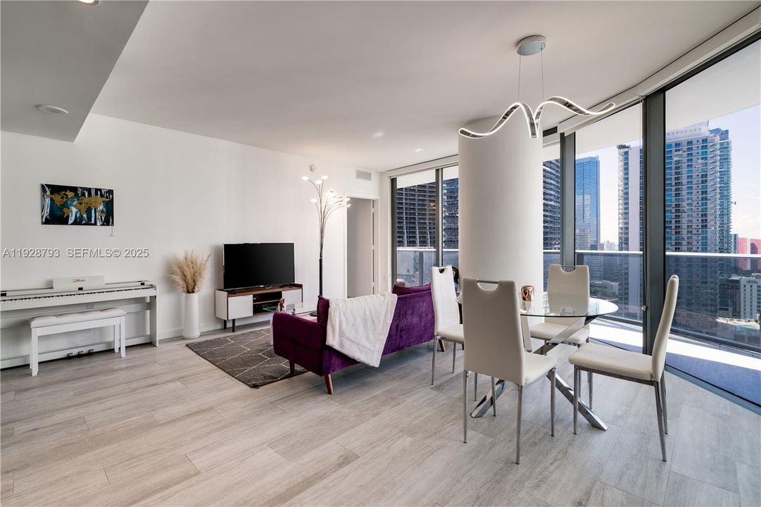 В аренду: $6,000 (2 спален, 2 ванн, 1048 Квадратных фут)