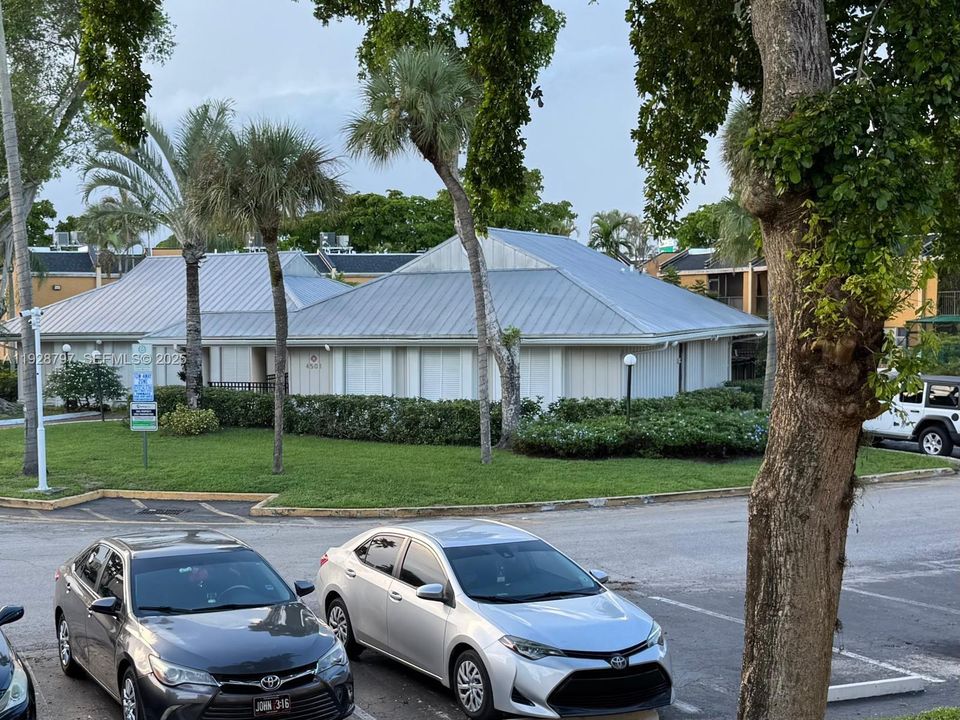 For Rent: $1,600 (2 beds, 1 baths, 840 Square Feet)