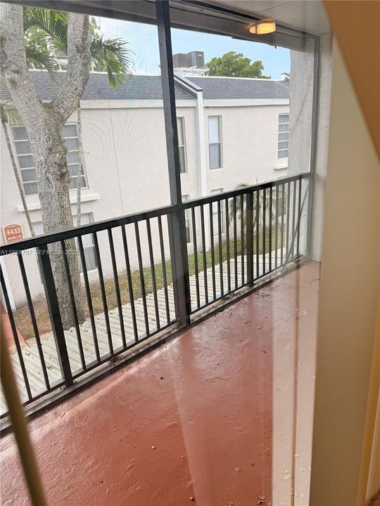 For Rent: $1,600 (2 beds, 1 baths, 840 Square Feet)