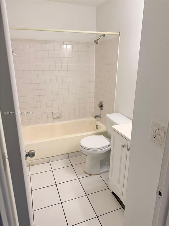 For Rent: $1,600 (2 beds, 1 baths, 840 Square Feet)