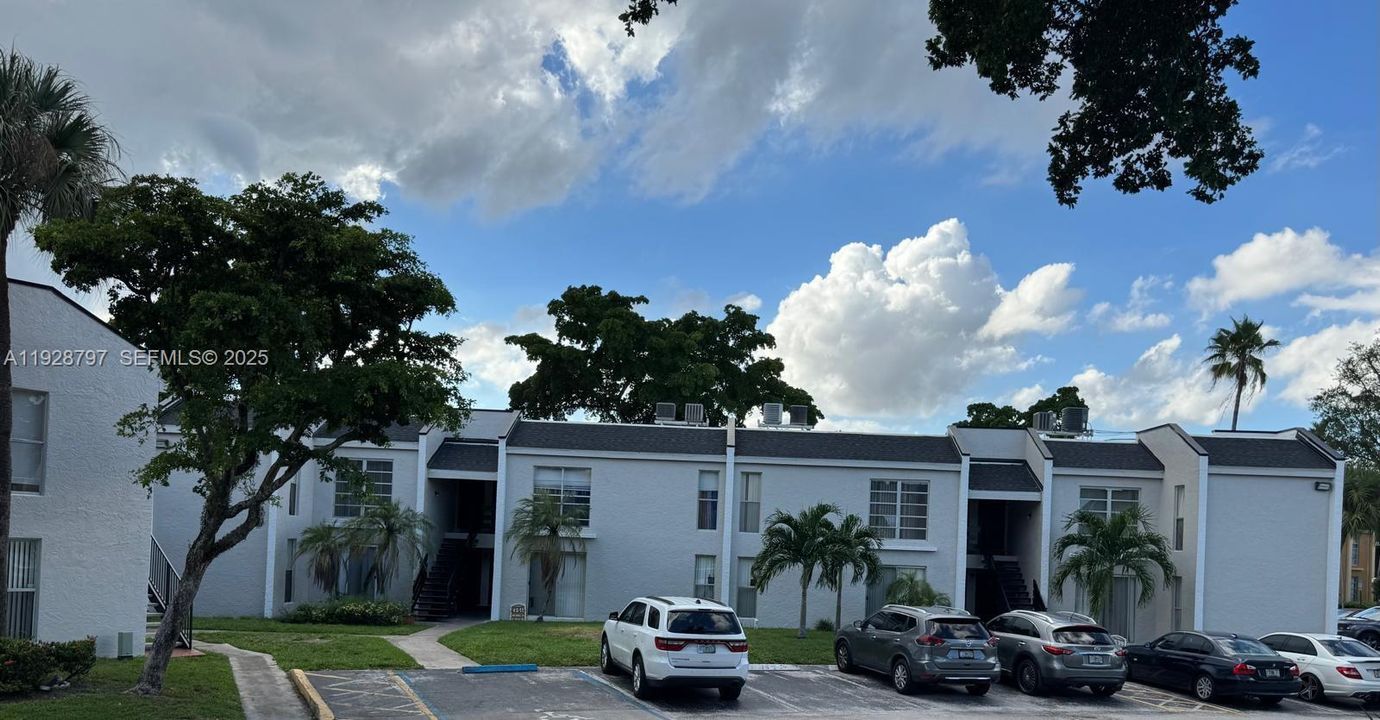 For Rent: $1,600 (2 beds, 1 baths, 840 Square Feet)