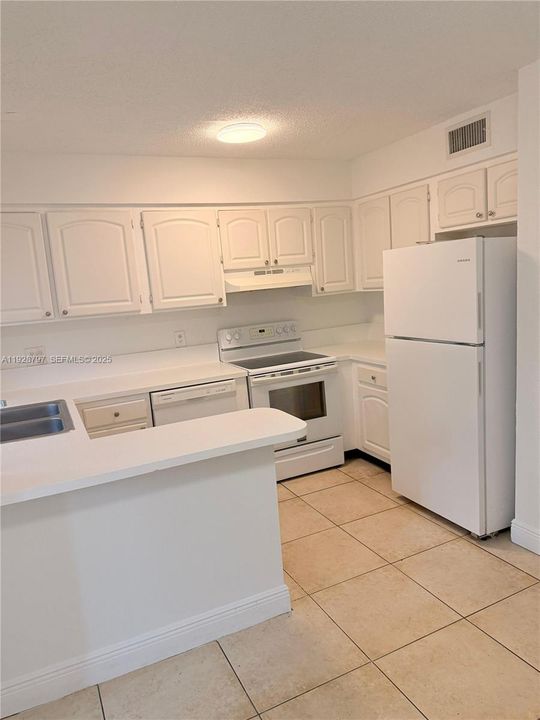 For Rent: $1,600 (2 beds, 1 baths, 840 Square Feet)