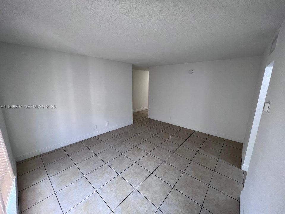 For Rent: $1,600 (2 beds, 1 baths, 840 Square Feet)