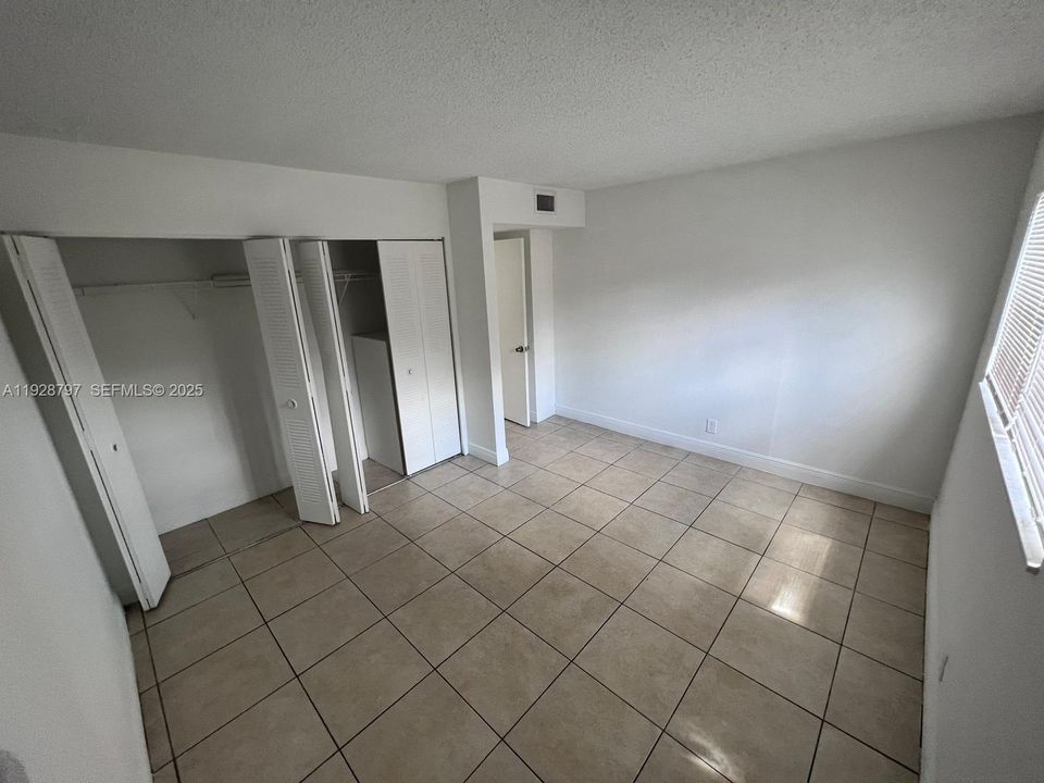 For Rent: $1,600 (2 beds, 1 baths, 840 Square Feet)