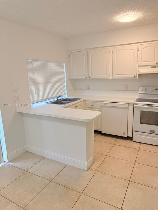 For Rent: $1,600 (2 beds, 1 baths, 840 Square Feet)