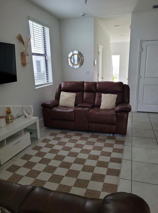 En Venta: $345,000 (3 camas, 2 baños, 1386 Pies cuadrados)