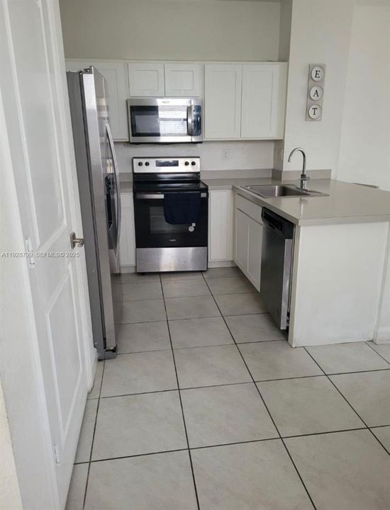 En Venta: $345,000 (3 camas, 2 baños, 1386 Pies cuadrados)