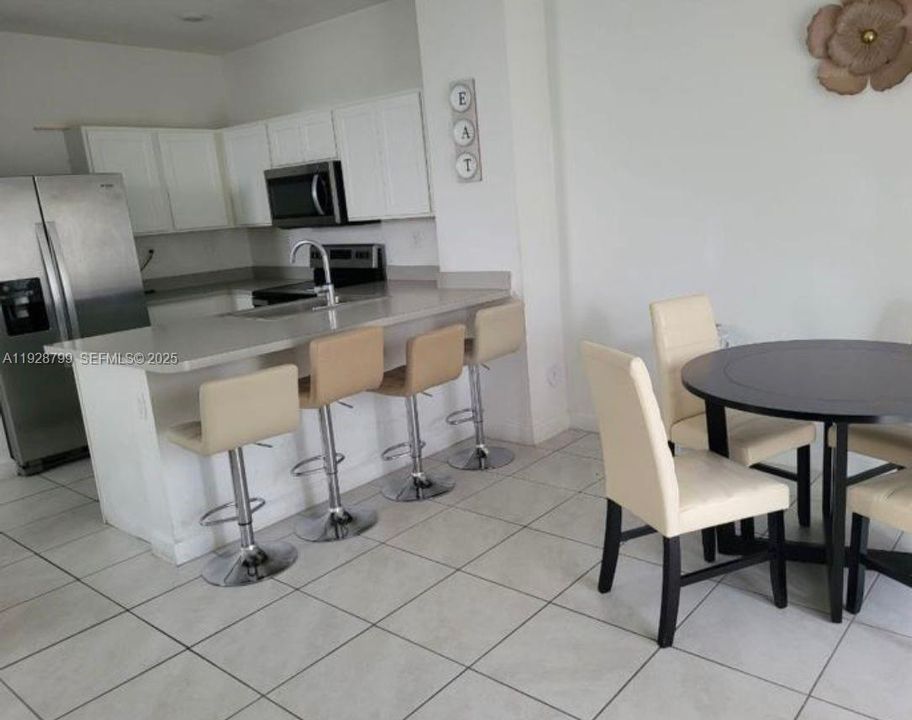 En Venta: $345,000 (3 camas, 2 baños, 1386 Pies cuadrados)