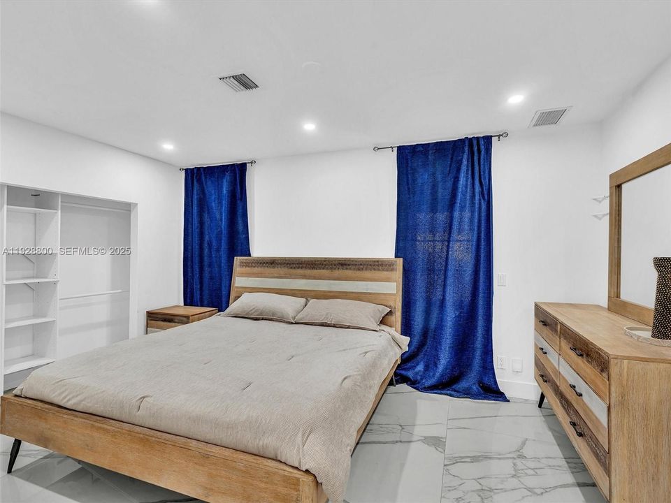 En Venta: $1,250,000 (4 camas, 3 baños, 1780 Pies cuadrados)