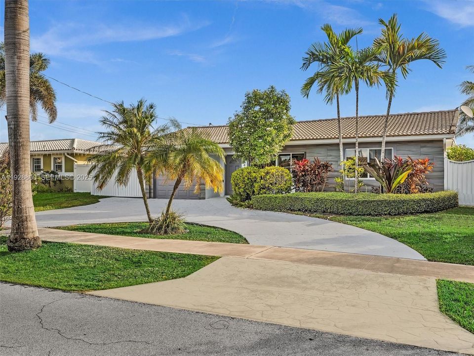 En Venta: $1,250,000 (4 camas, 3 baños, 1780 Pies cuadrados)