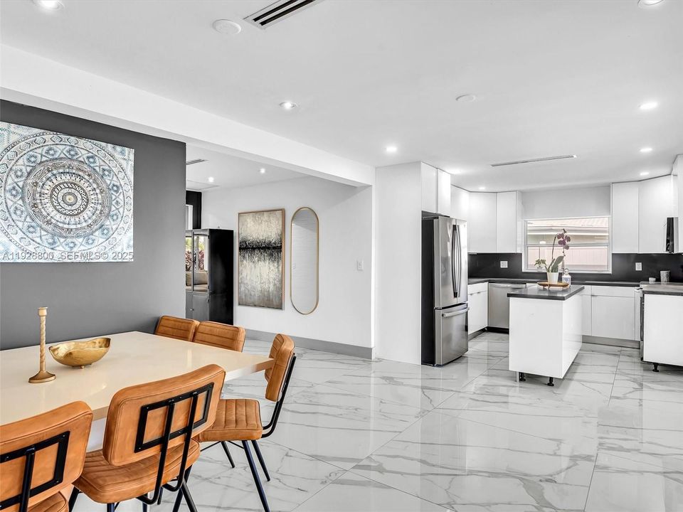 En Venta: $1,250,000 (4 camas, 3 baños, 1780 Pies cuadrados)