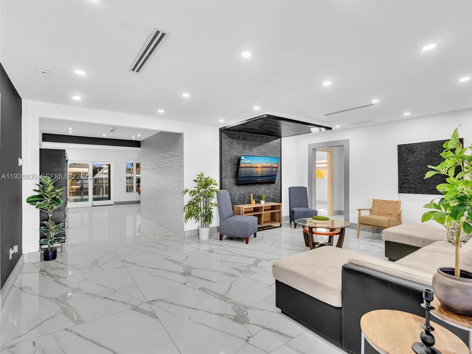 En Venta: $1,250,000 (4 camas, 3 baños, 1780 Pies cuadrados)