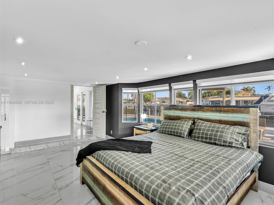 En Venta: $1,250,000 (4 camas, 3 baños, 1780 Pies cuadrados)