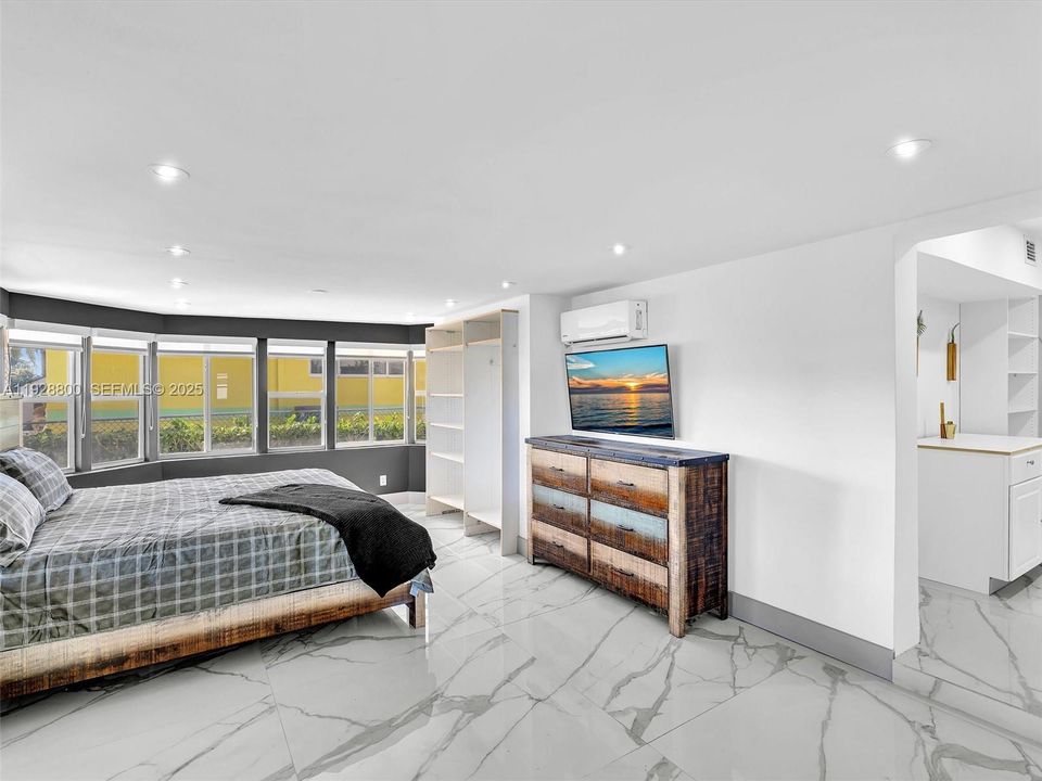 En Venta: $1,250,000 (4 camas, 3 baños, 1780 Pies cuadrados)