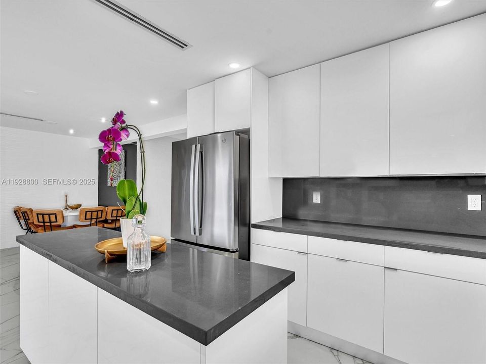 En Venta: $1,250,000 (4 camas, 3 baños, 1780 Pies cuadrados)