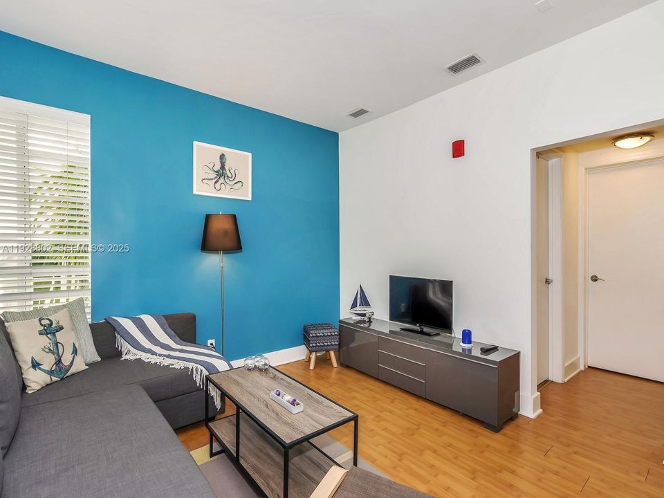 En Venta: $320,000 (1 camas, 1 baños, 737 Pies cuadrados)