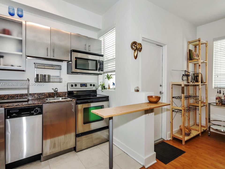 En Venta: $320,000 (1 camas, 1 baños, 737 Pies cuadrados)