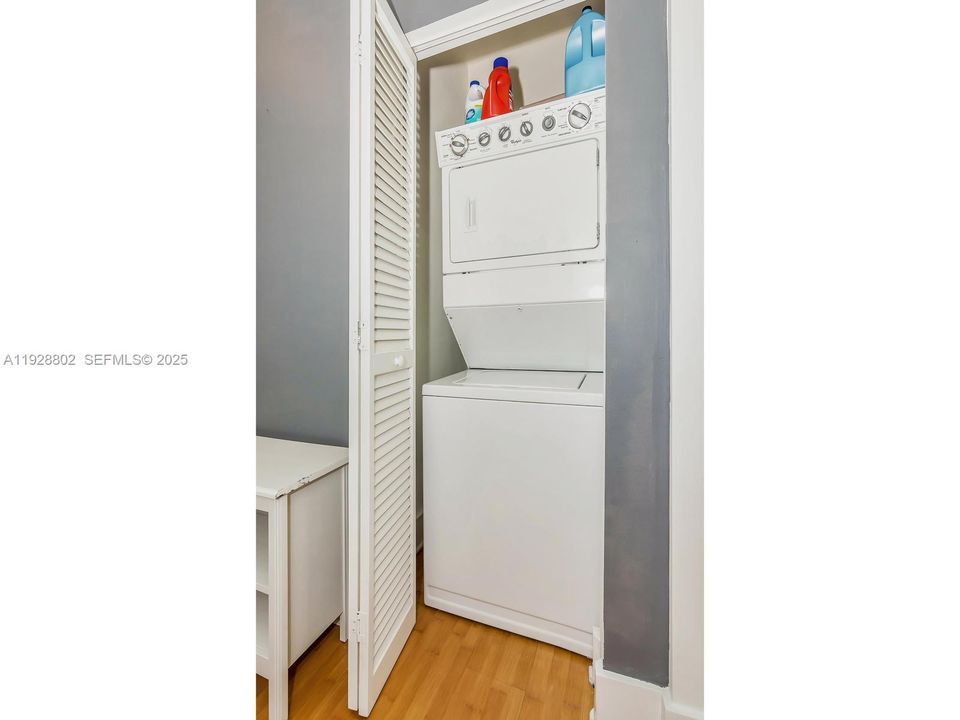 En Venta: $320,000 (1 camas, 1 baños, 737 Pies cuadrados)