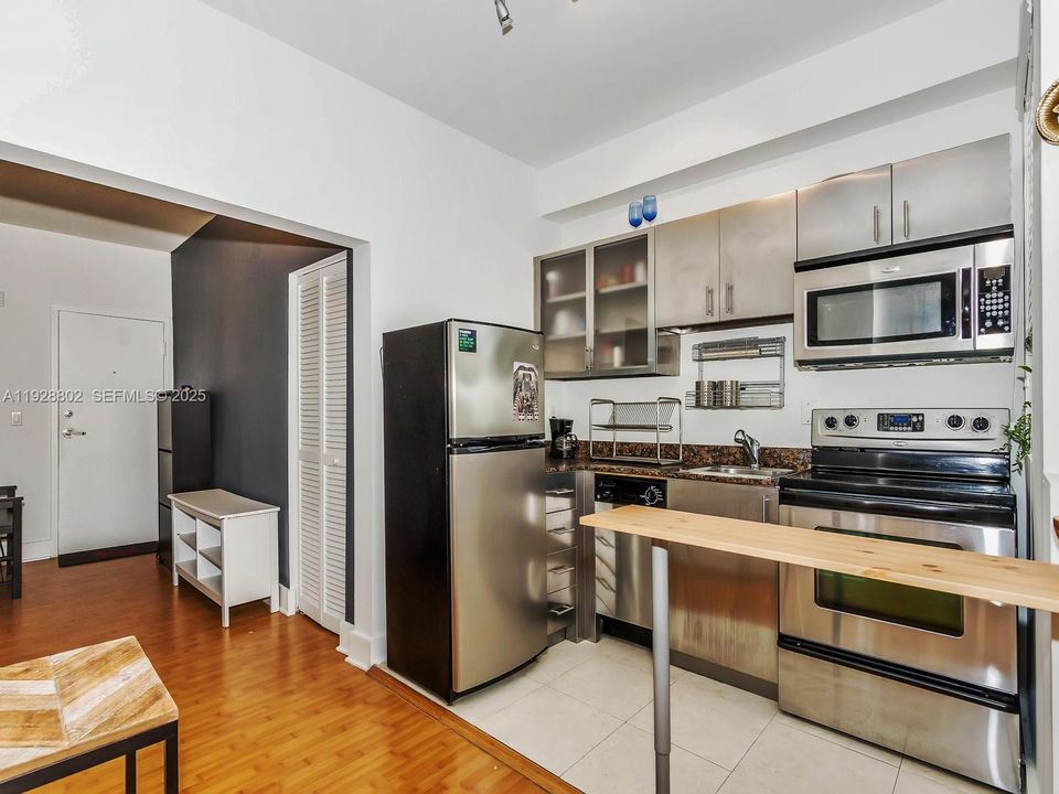 En Venta: $320,000 (1 camas, 1 baños, 737 Pies cuadrados)