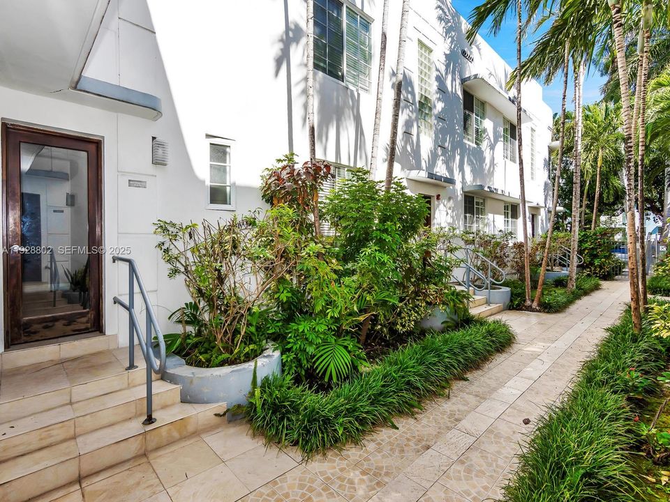 En Venta: $320,000 (1 camas, 1 baños, 737 Pies cuadrados)